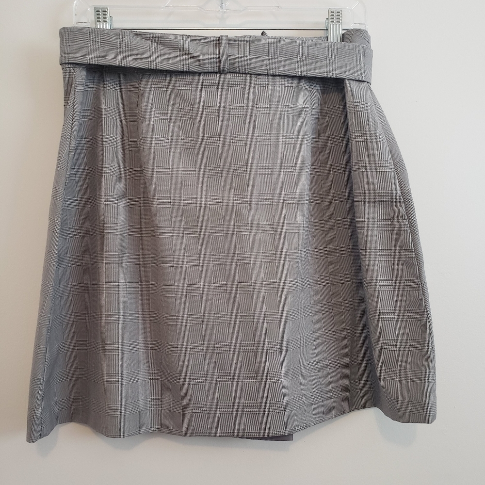 Gray Buttoned Wrap Skirt - Picture 3 of 4